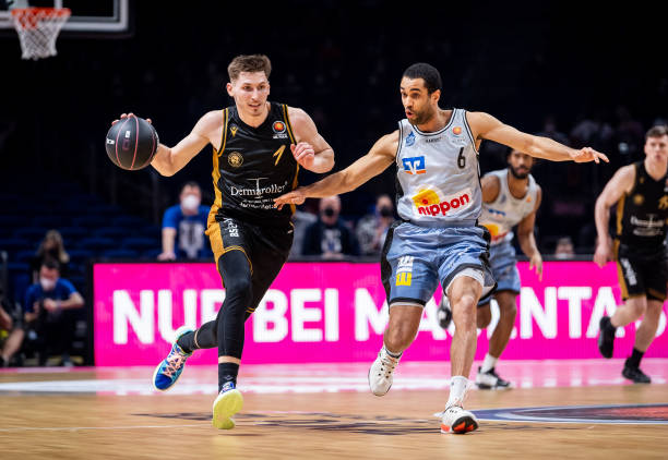 频繁换帅虽 频繁换帅虽